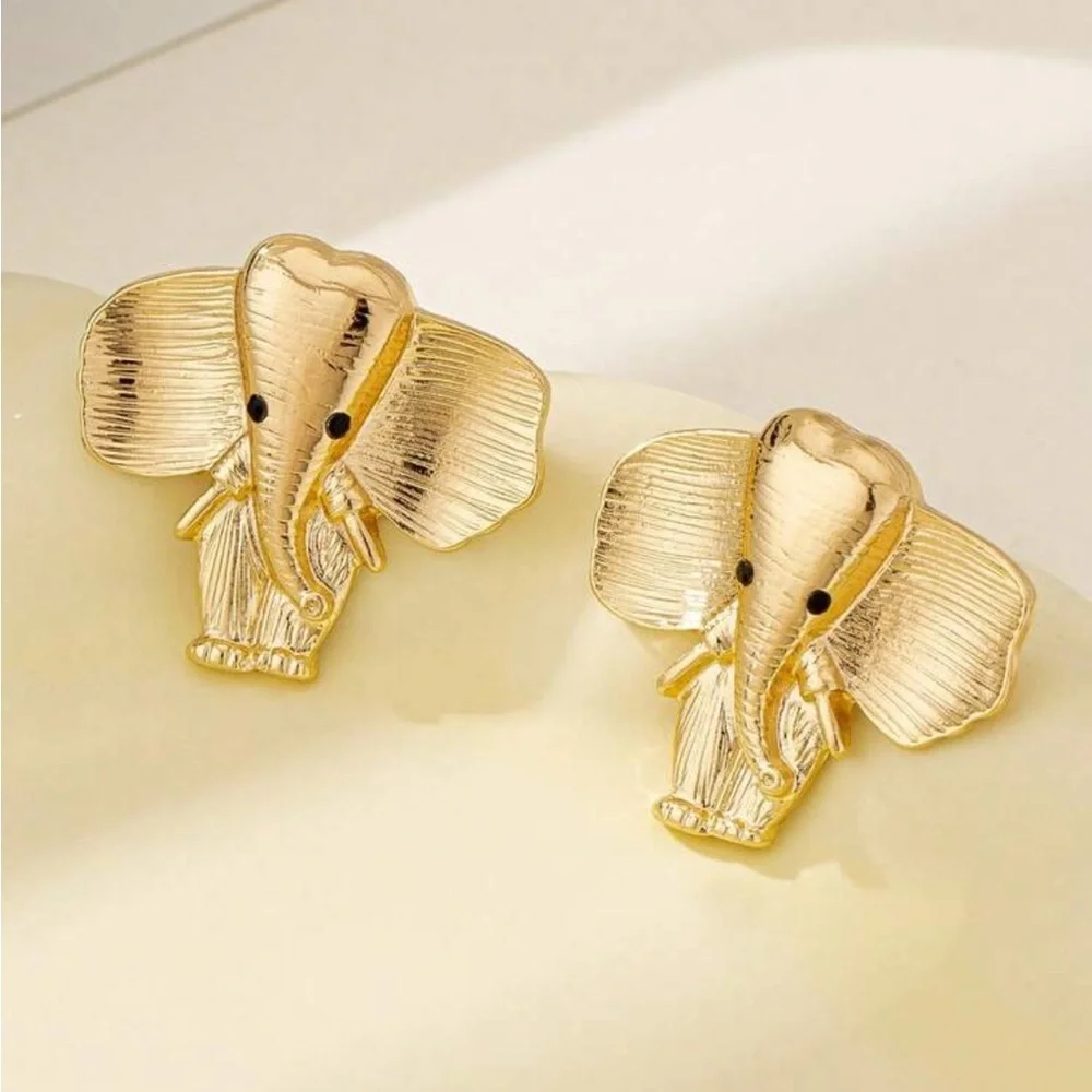 Savanna Icon Elephant Studs Earrings